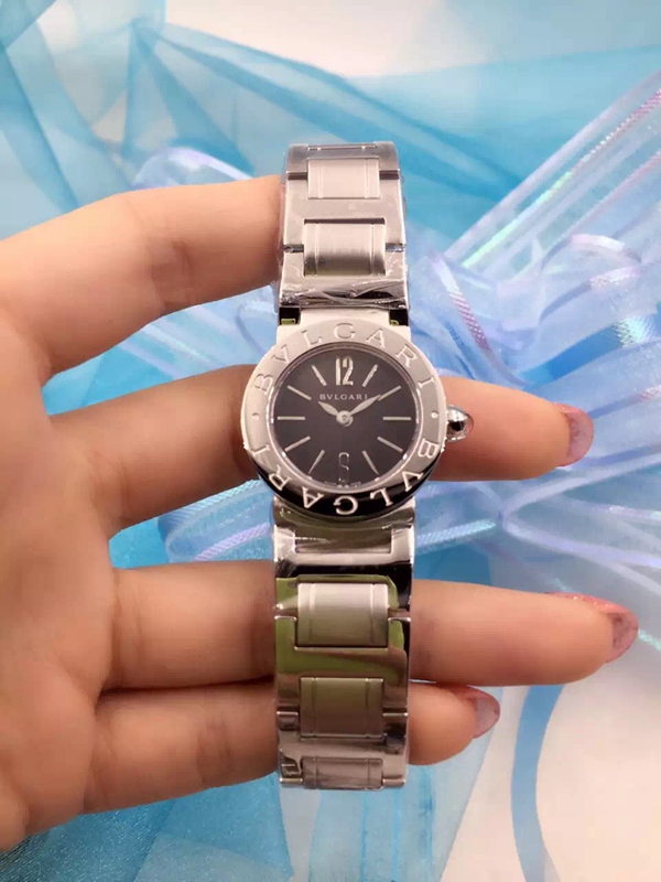 ブルガリ時計正面デザイン